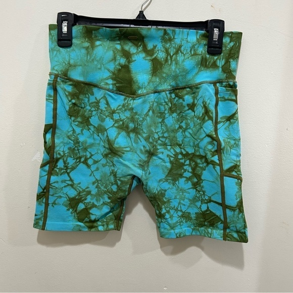 PINK Active Blue & Green Tie-Dye Biker Shorts with Side Pockets Size Large - Picture 3 of 7